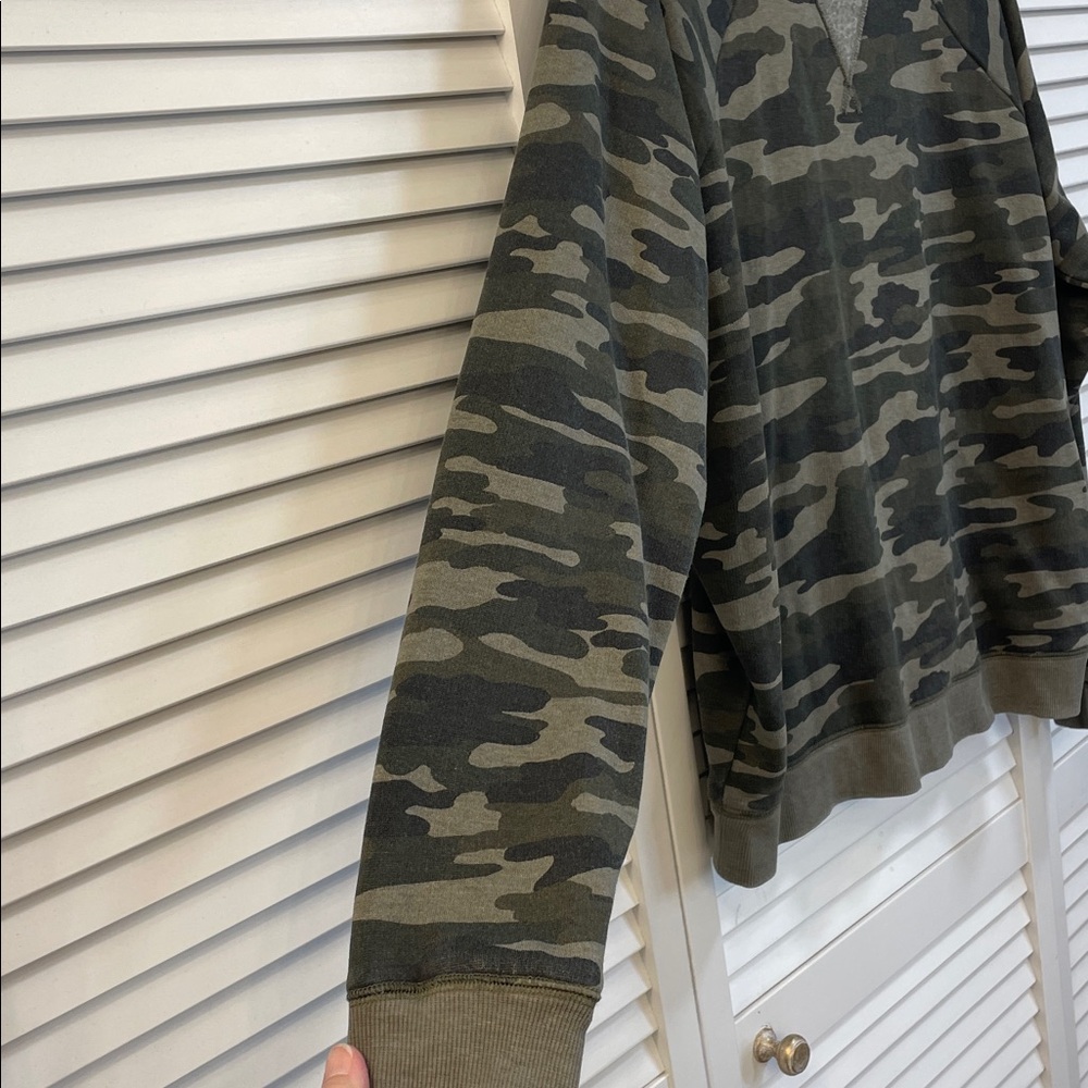 Lucky Brand Green Camouflage Crewneck Sweatshirt Size Large - Picture 4 of 8